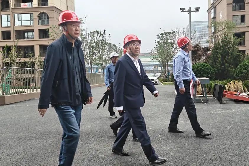 1752547256437079.jpg 公司黨委書記、董事長李明華一行到煙臺(tái)項(xiàng)目、濰坊項(xiàng)目檢查指導(dǎo)工作.jpg